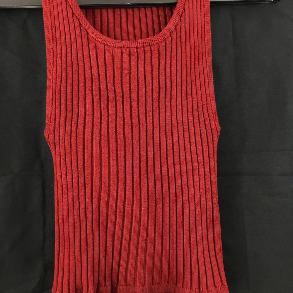 Dark red knitted tank top
